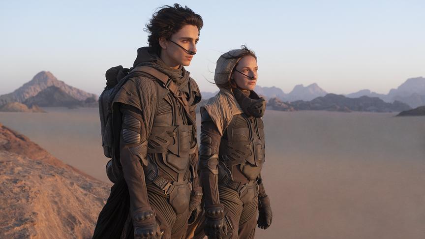 Im Bild: Paul Atreides (Timothée Chalamet) und Lady Jessica (Rebecca Fergusson) wollen in der Wüste Zuflucht bei den Fremen finden.