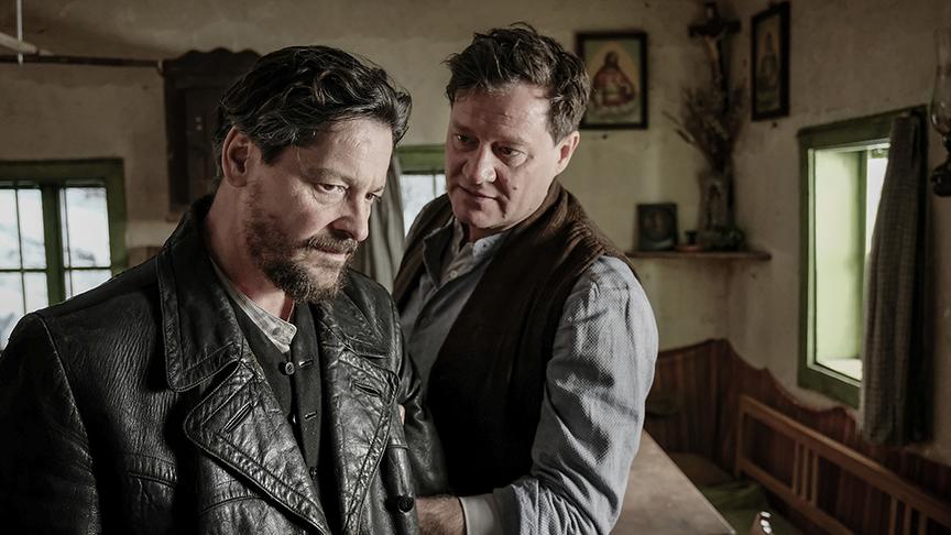 © ORF/Mona Film/Bernd Schuller Im Bild: Die Freunde Sepp Rottenbacher (Fritz Karl, li.) und Franz Mitterjäger (Harald Windisch).