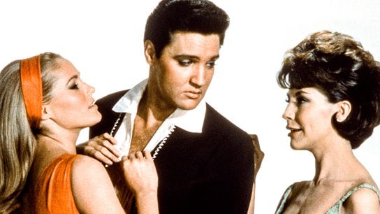 © ORF/Paramount Pictures Im Bild: Ursula Andress (Margarita Dauphine), Elvis Presley (Mike Windgren), Elsa Cardenas (Dolores Gomez).