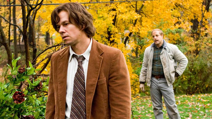 Zwei Männer in herbstlicher Kulisse.