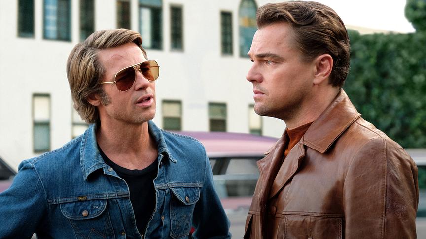 Zwei Männer stehen sich gegenüber, einer davon schaut besorgt, der andere redet