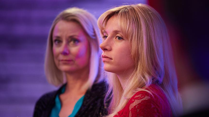 © Foto: ORF/Bravado Media/MarVista Entertainment/Umberto Poto Zwei Frauen mit blonden Haaren nebeneinander.