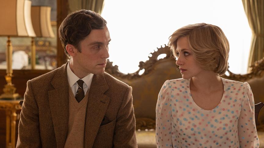 Im Bild: Jack Farthing (Prinz Charles), Kristen Stewart (Prinzessin Diana).