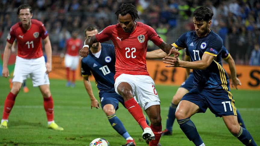 © APA/Roland Schlager Valentino Lazaro (AUT) und Edin Dûeko (BIH) während des Fußball Nations League-Spieles Bosnien-Herzegowina - Österreich am Dienstag, 11. September 2018, in Zenica.