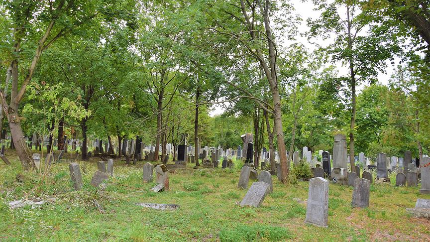 Der jüdische Friedhof mit prachtvollen Grabstätten.