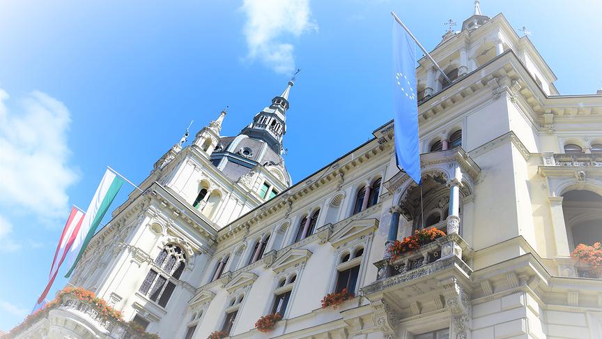 Das Grazer Rathaus aus dem Jahre 1550 wurde im Renaissancestil  erbaut und steht auf dem Hauptplatz.