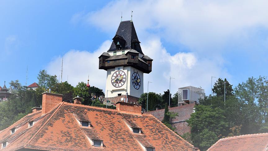 Das Wahrzeichen der Stadt Graz ist der Grazer Uhrturm.