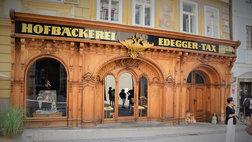Die k. u. k. Hofbäckerei Edegger-Tax ist der älteste im Familienbesitz bestehende Bäckereibetrieb in Graz und einer der ältesten Österreichs. Erstmals 1569 urkundlich erwähnt, reicht die Geschichte des Backhauses bis weit in das 14. Jahrhundert zurück. Die bis Ende des 19. Jahrhunderts, damals im Haus Sporgasse 15 angesiedelte Bäckerei, ist vermutlich im Umfeld des hochmittelalterlichen Siedlungskerns rund um die St.-Pauls-Kapelle entstanden. 