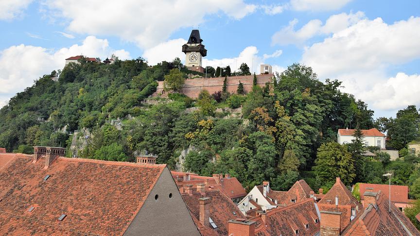 Das Wahrzeichen der Stadt Graz ist der Grazer Uhrturm.