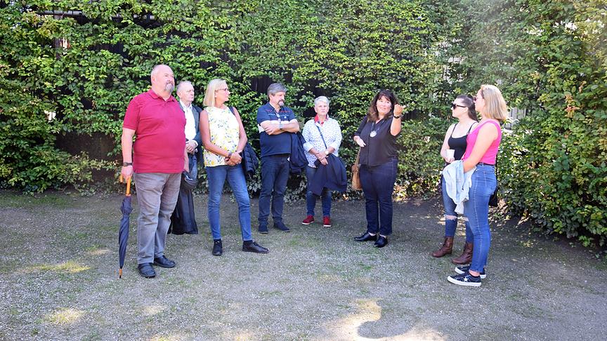 Das Salzburger Heckentheater, auch Theatergarten genannt, in der rechtsufrigen Altstadt ist das österreichweit einzige erhaltene barocke Heckentheater und auch eine der ältesten erhaltenen barocken Freiluftbühnen Europas.