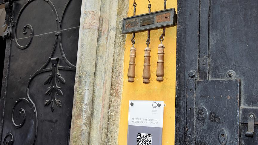 Türglocke am Mozart Geburtshaus in der Getreidegasse.