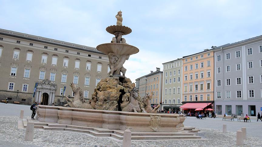 Der Residenzbrunnen – errichtet im Jahre 1556.