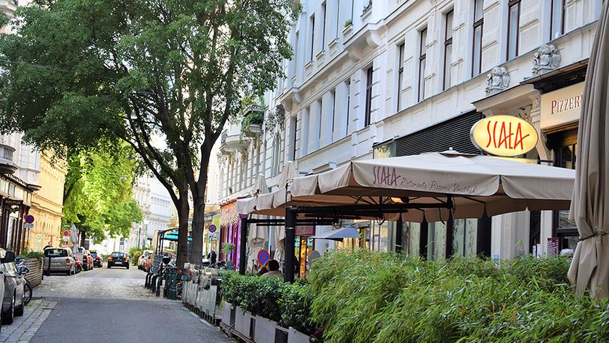 © ORF extra/ Heidi Simbürger Spaziergang durch die Servitengasse.