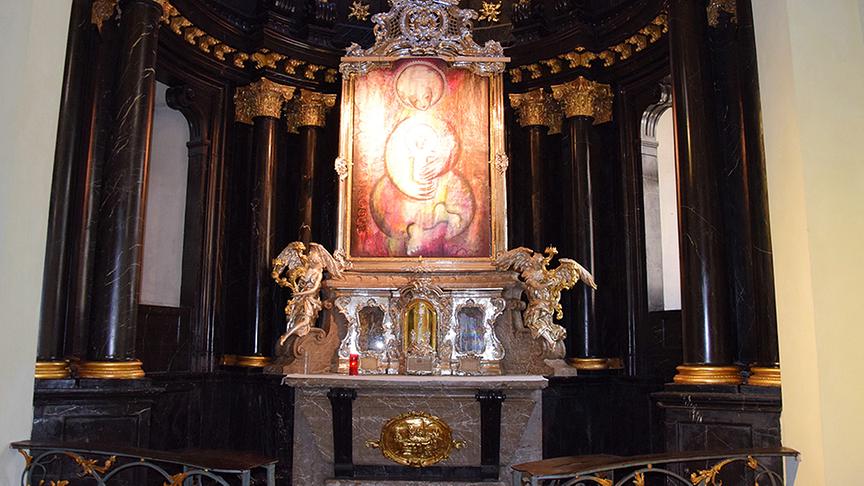 © ORF extra/ Heidi Simbürger Besuch in der Sevitenkirche aus dem 17.Jahrhundert.