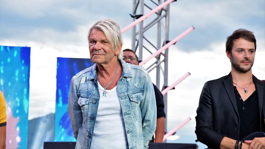 Matthias Reim bereitet sich auf seinen Auftritt vor.