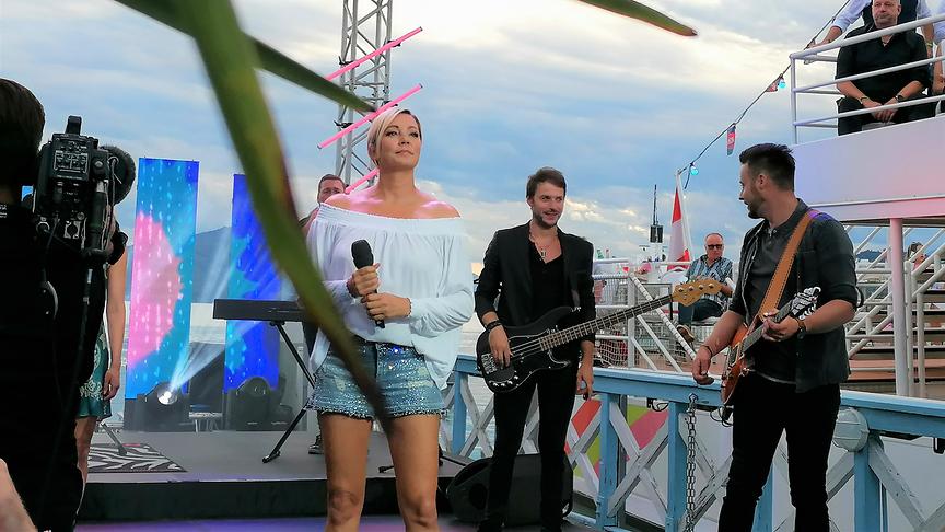 Tanja Lasch begeistert das Publikum mit ihrem Hit Marie!