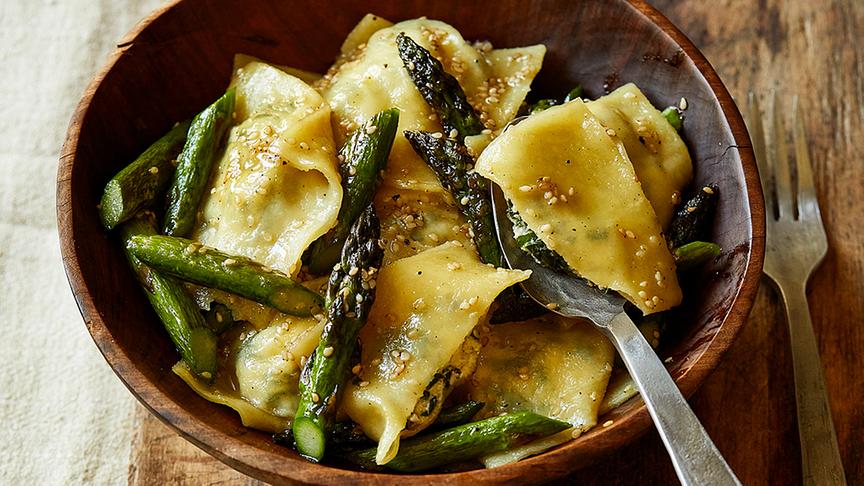 © DK Verlag/Vivi D'Angelo Brennnessel-Frischkäse-Ravioli
