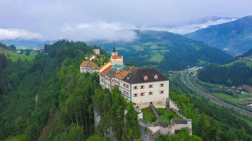 Im Bild: Burg Strechau.