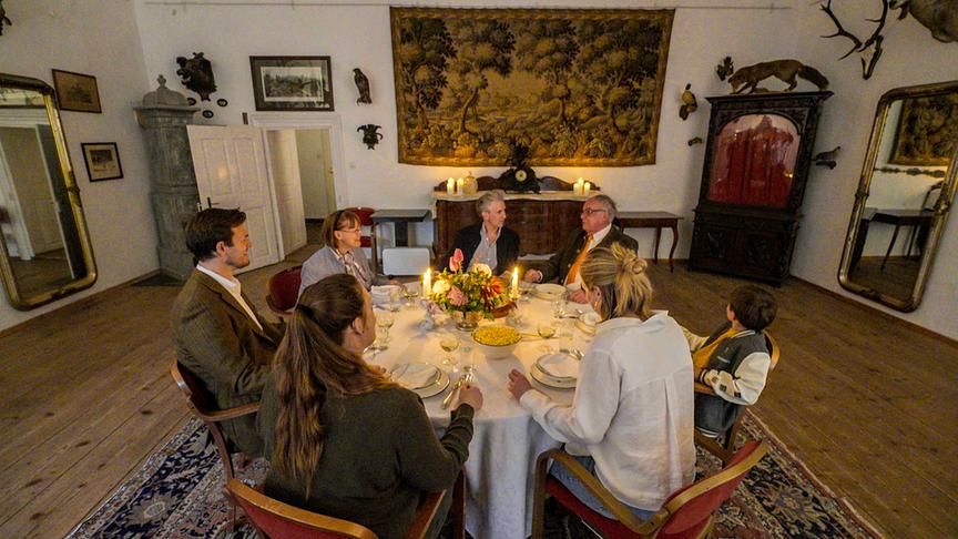 Im Bild: Johann-Philipp Spiegelfeld, Anna Schlanitz-Bolldorf, Wolfgang Schlanitz, Ferdinand Schlanitz, Melanie Schlanitz, Amelia Schlanitz, Maximilian Schlanitz.