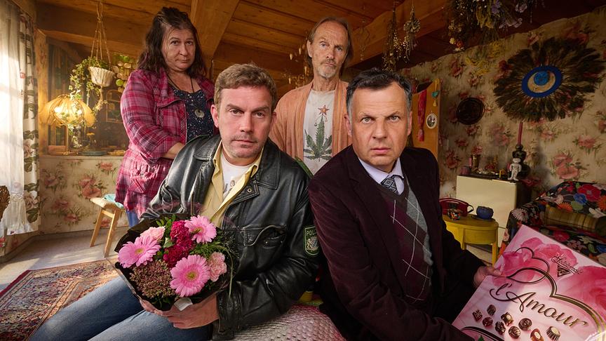 Im Bild: Eva Mattes (Mooshammer Liesl), Sebastian Bezzel (Franz Eberhofer), Eisi Gulp (Papa Eberhofer), Gerhard Wittmann (Leopold Eberhofer).