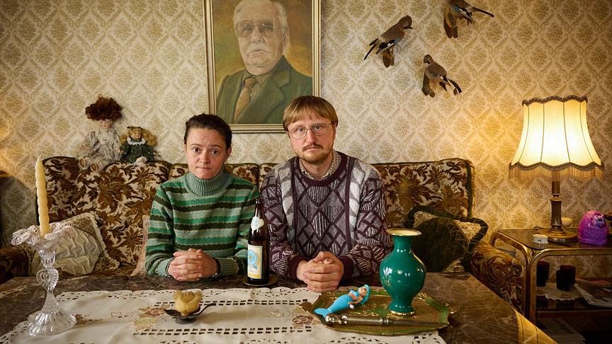 Im Bild: Tina Keserovic (Nadine Steckenbiller), Michael Kranz (Simon Steckenbiller).