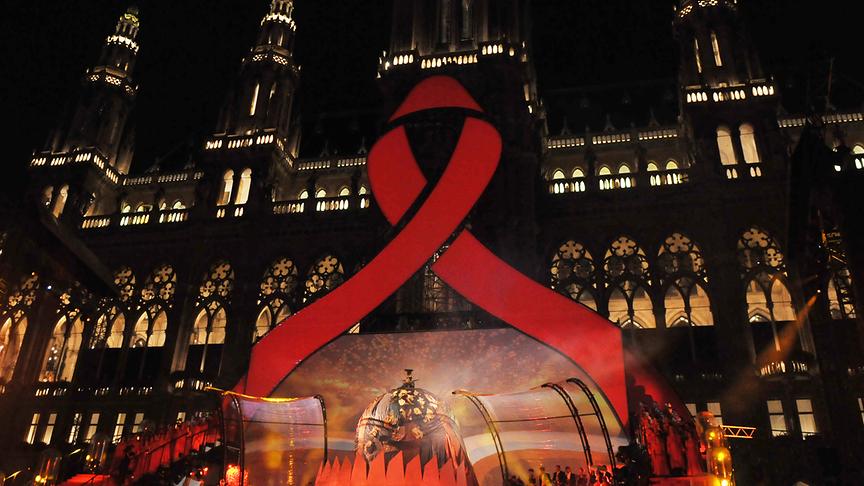 © AFP PHOTO/ SAMUEL KUBANI Life Ball