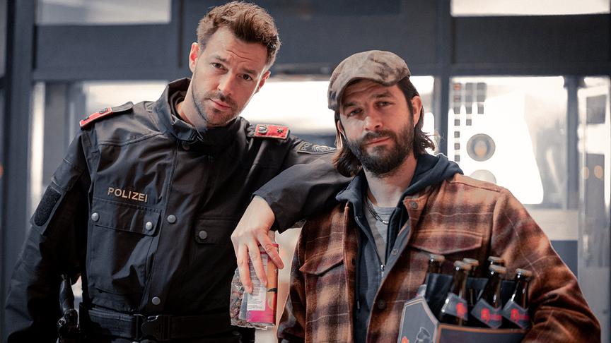 Im Bild (v.li.): Paul Pizzera (Flo Kienzl), Otto Jaus (Eddi Kovac).