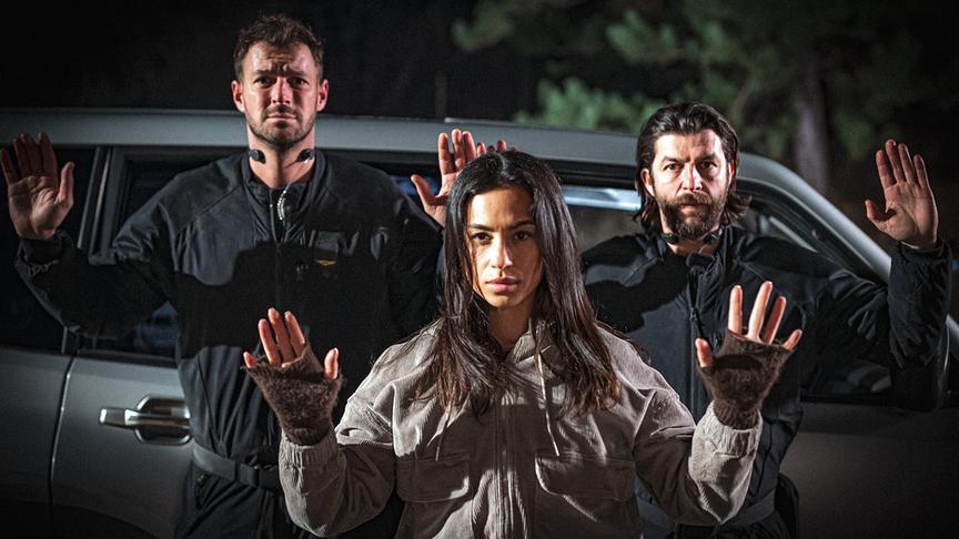 Im Bild (v.li.): Paul Pizzera (Flo Kienzl), Gizem Emre (Samira Leoni), Otto Jaus (Eddi Kovac).