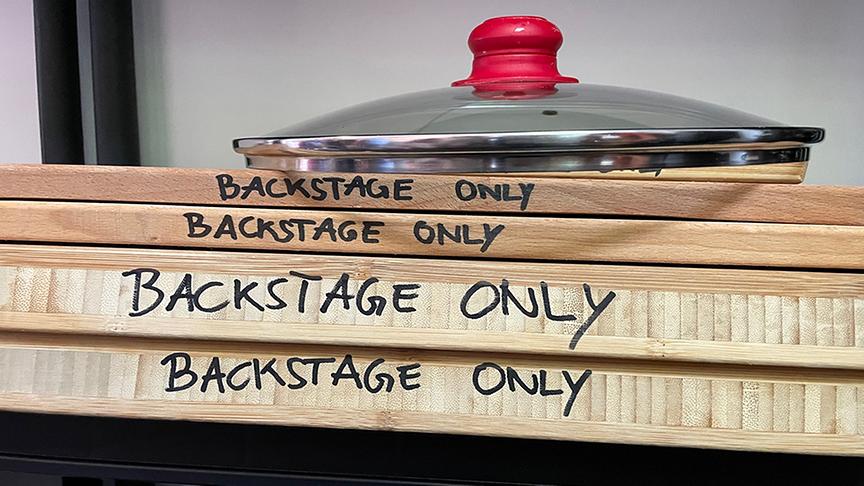 © Foto: ORF extra Küchenutensilien aus dem Kochstudio von "Silvia kocht".