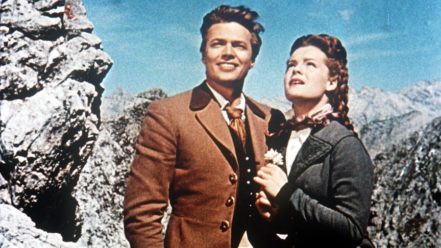 Im Bild: Karlheinz Böhm (Franz Joseph), Romy Schneider (Sissi).