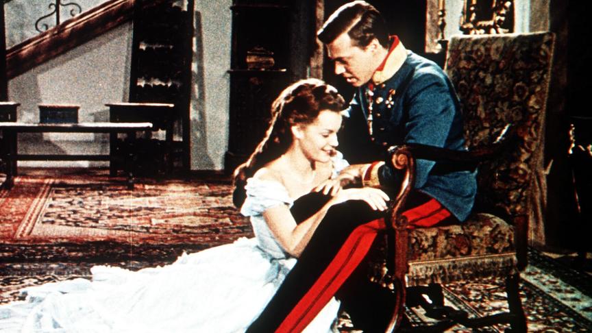 Im Bild: Karlheinz Böhm (Franz Joseph), Romy Schneider (Sissi).
