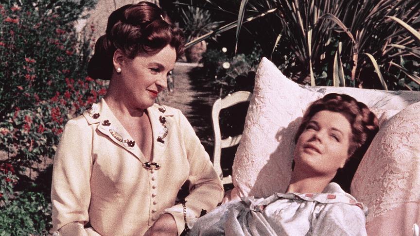 Im Bild: Magda Schneider (Ludovika), Romy Schneider (Sissi).
