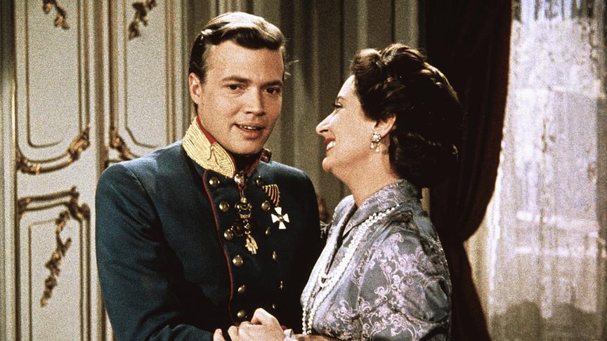Im Bild: Karlheinz Böhm (Franz Joseph), Vilma Degischer (Erzherzogin Sophie).