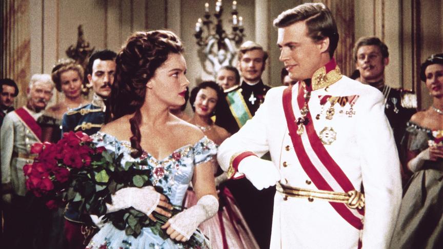 Im Bild: Karlheinz Böhm (Franz Joseph), Romy Schneider (Sissi).