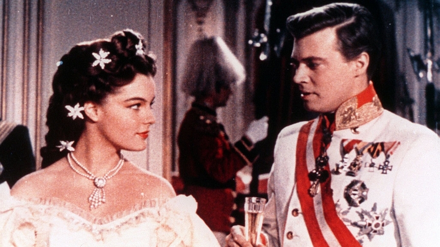 Im Bild: Karlheinz Böhm (Franz Joseph), Romy Schneider (Sissi).
