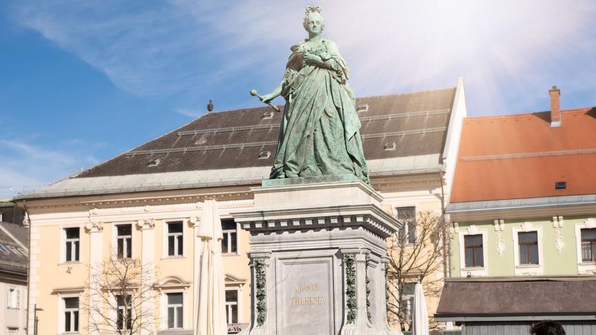 © Fotos: Maria Staudegger Klagenfurt: Neuer Platz mit Maria Theresia Statue.