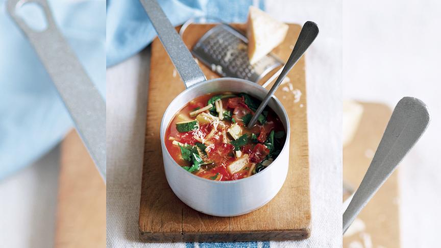 © Foto: Ryland Peters & Small, © 2015 Jan Thorbecke Verlag, Ostfildern Minestrone.