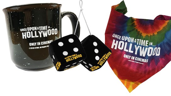 Filmpackage zu "Once Upon A Time In ... Hollywood" - bestehend aus Plüschwürfel, Bandanas, Tassen.  