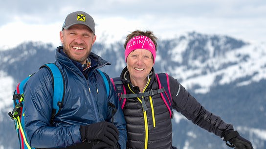 © ORF/Interspot Film Im Bild: Hermann Maier und Annemarie Moser Pröll auf Skitour in der Region Kleinarl-Wagrain.