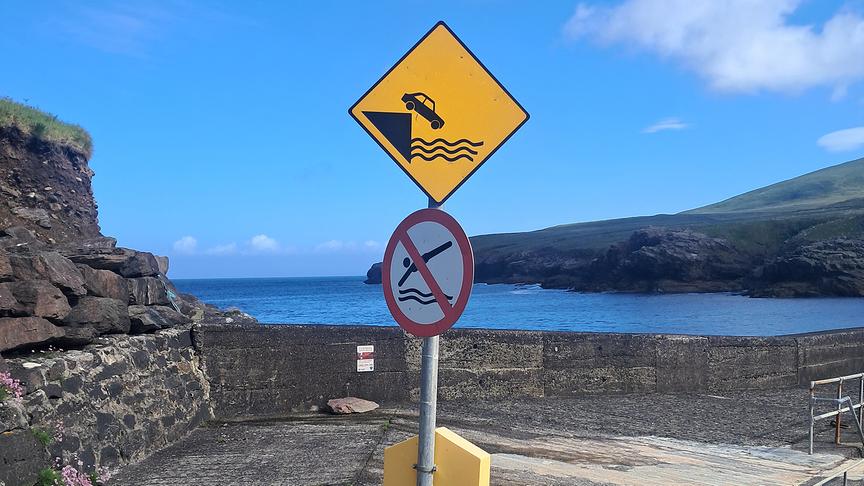 Verkehrsschild in Irland. (Christina Moser)