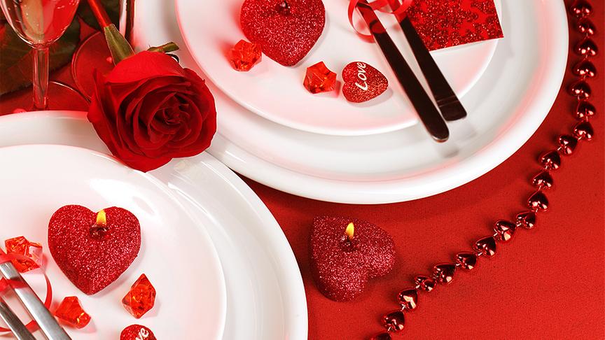 Tischdekoration für Valentinstag