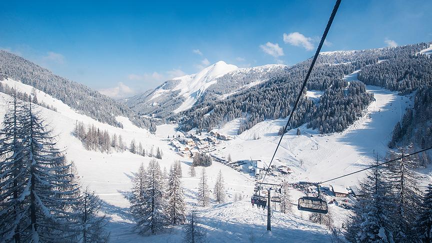 © Foto: Altenmarkt-Zauchensee Tourismus/Huber Hans Skiparadies Zauchensee-Flachauwinkl. Am Bild sieht man den Ort Zauchensee.