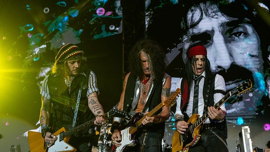 Hollywood Vampires am performen auf der Bühne