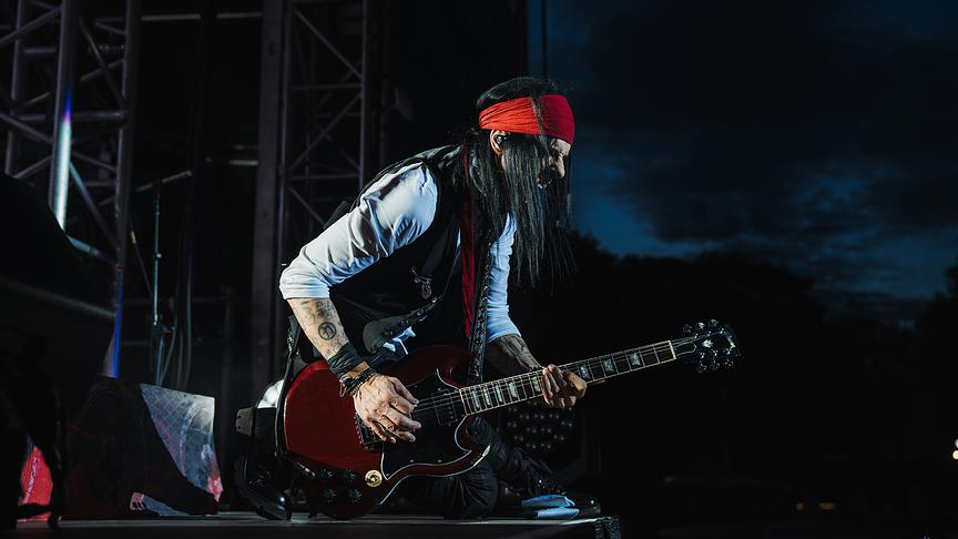 Tommy Henriksen an der Gitarre 