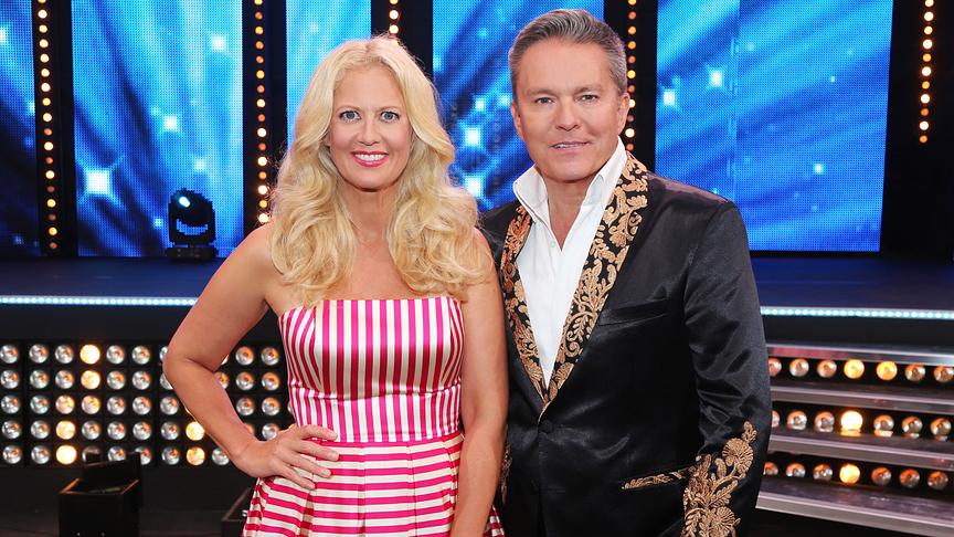 © ORF/IpMedia/Peter Krivograd Barbara Schöneberger und Alfons Haider.