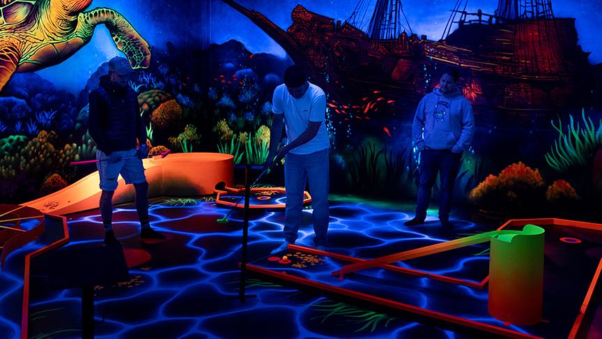 Schwarzlicht Minigolfbahn