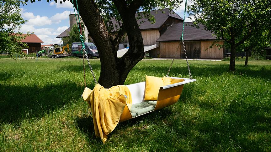 Badewanne draußen im Garten