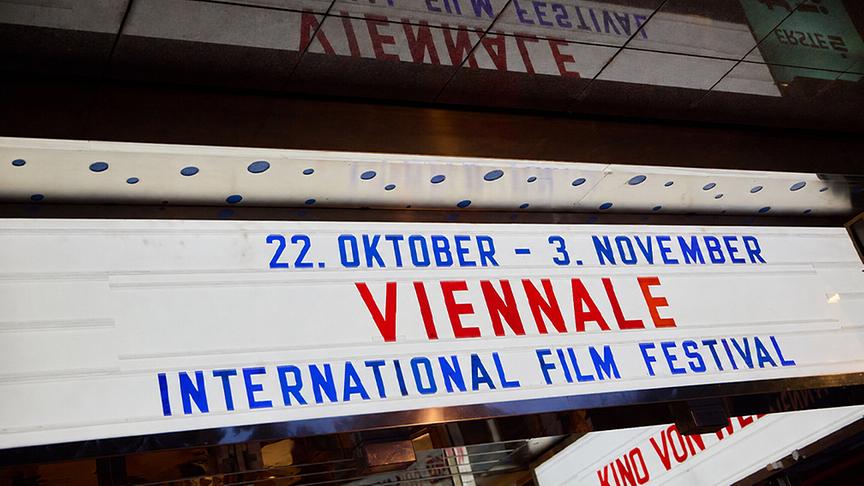 "Viennale"-Leuchtreklame