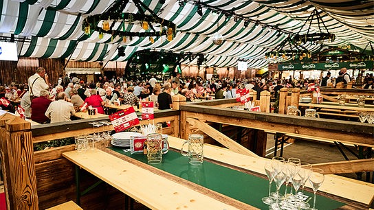 © Foto: Wiener Kaiser Wiesn Blick in ein Festzelt.