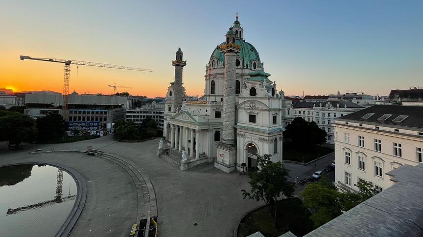 © ORF/Satel Film/Carolin Pienkos Im Bild: Die Wiener Karlskirche in den frühen Morgenstunden eines Sommertags.
